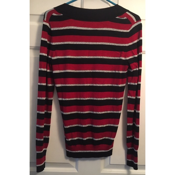 Express Sweater. Size L - Picture 2 of 3
